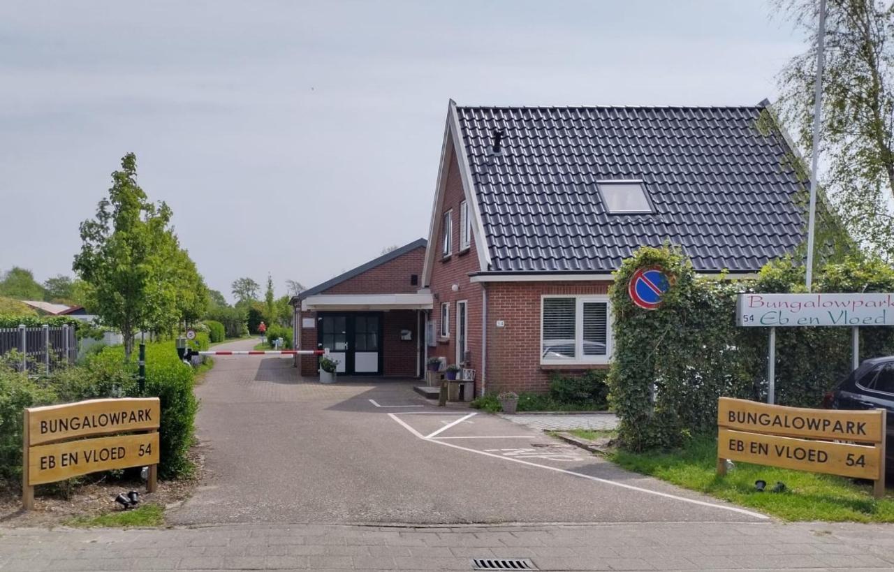 Het Dobbertje, Charmant Houten Huisje Sint Maartensvlotbrug Exterior photo